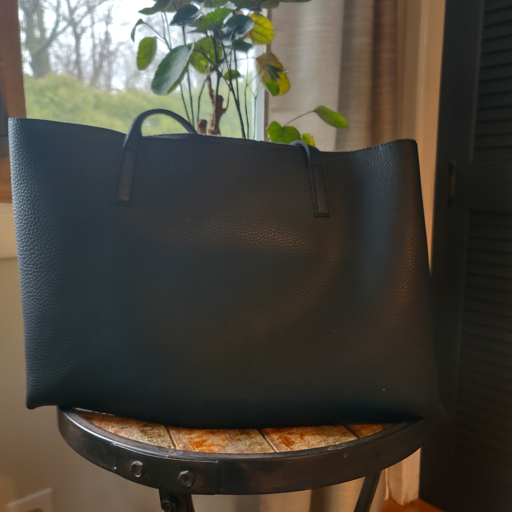 🪺 Vince Camuto tote - Picture 2 of 4